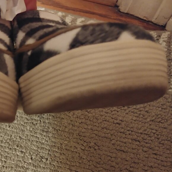 HEY DUDE black plaid women's slip-on shoes size W7 - Picture 11 of 11